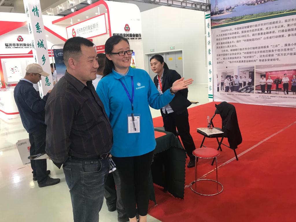 金融学院志愿者圆满完成第五届中国·临沂资本交易大会服务工作4.jpg