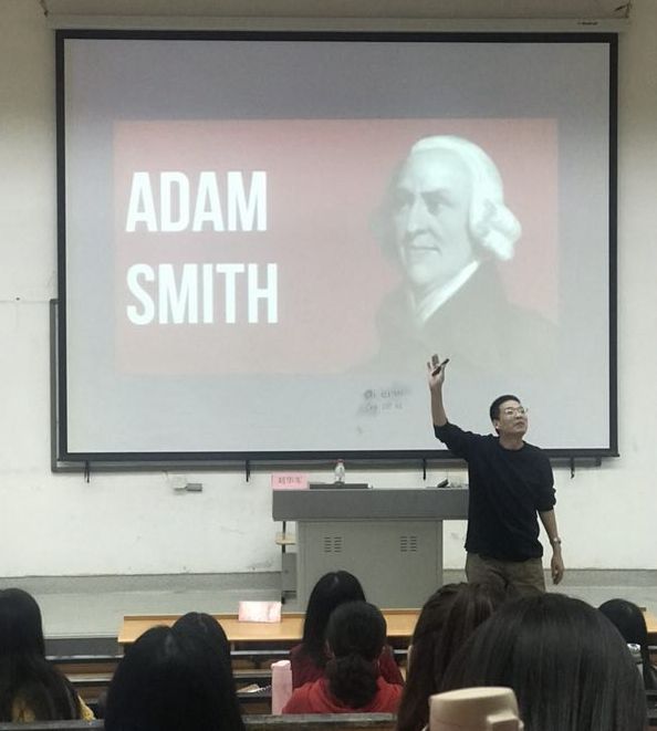 金融学院特邀刘华军教授为研究生举办科研主题讲座.jpg 金融学院特邀刘华军教授为研究生举办科研主题讲座.jpg